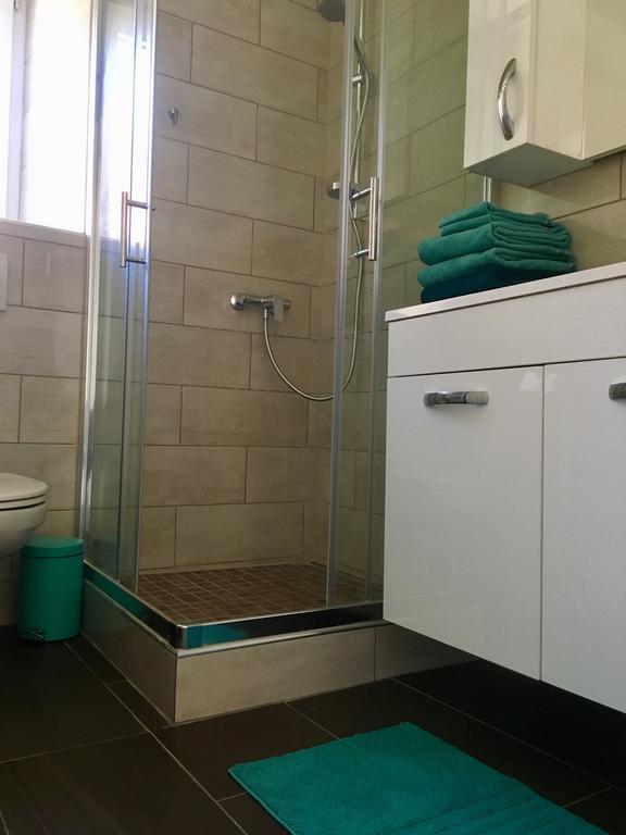 Appartement Douces Heures Avec Parking Couvert Prive Le Locle Kültér fotó